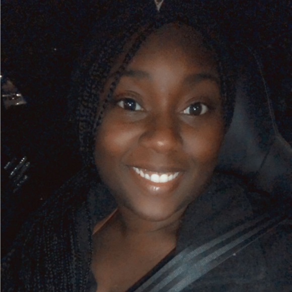 Meet your Posher, Dominique - Picture 1 of 1